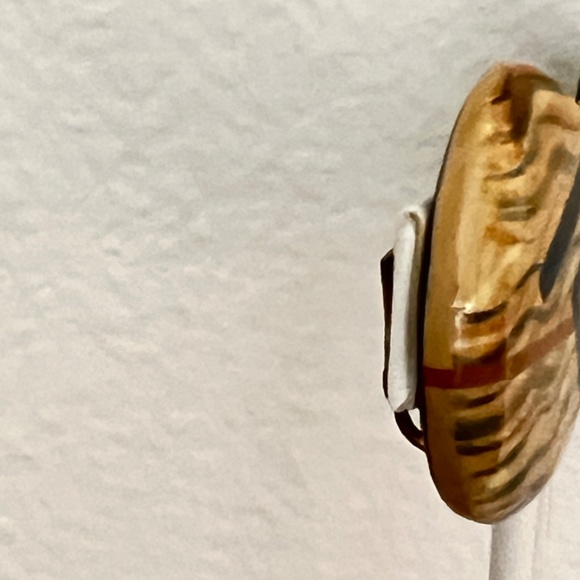 80s Artisan Round/ triangular wood Clip Earrings - Green, yellow, and grey - Picture 4 of 8